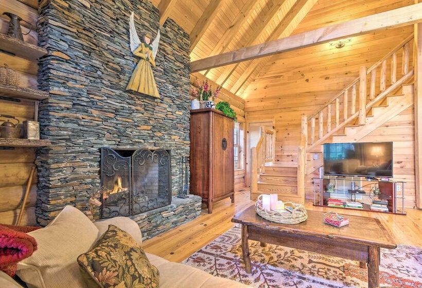 Superb Linville Mountain Cabin W/ Wraparound Decks