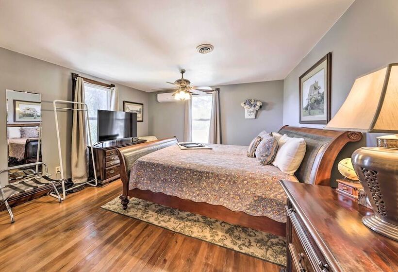 The Farm House  W/ Deck & Historic Charm!