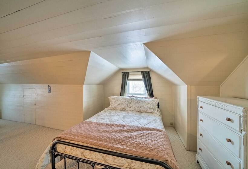 The Farmstead  On 10 Acres W/ Mountain Views!