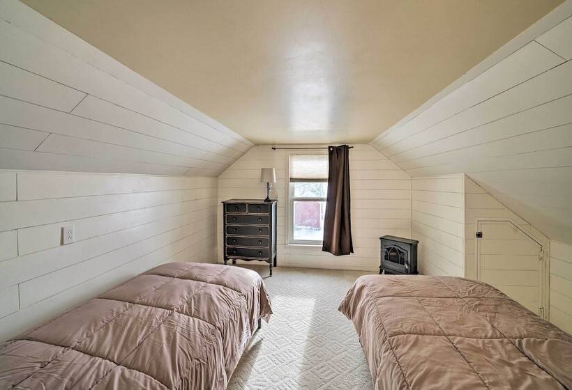 The Farmstead  On 10 Acres W/ Mountain Views!