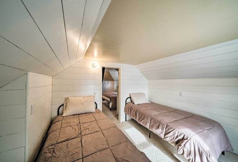 The Farmstead  On 10 Acres W/ Mountain Views!