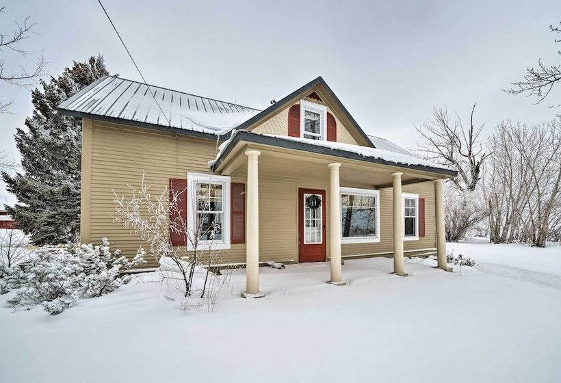 The Farmstead  On 10 Acres W/ Mountain Views!