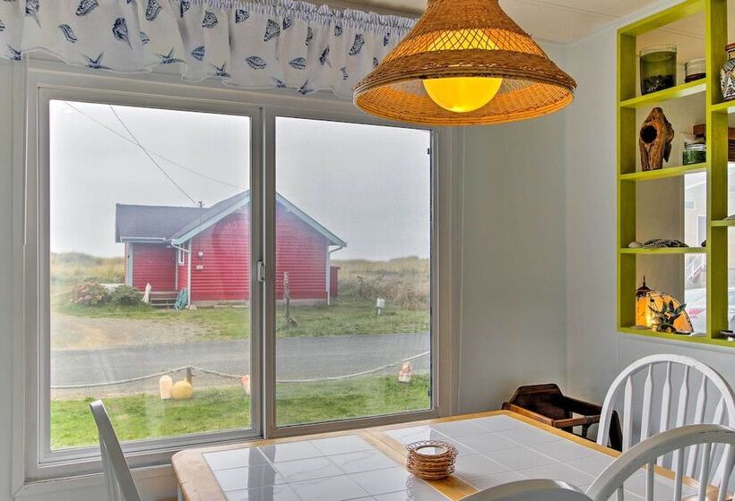 The Little Orca S   Short Walk To The Beach!