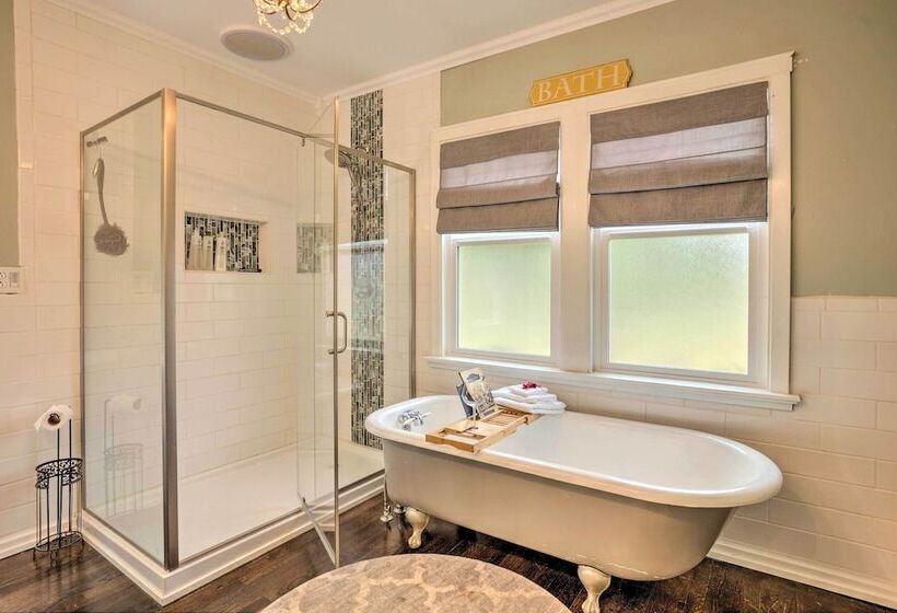 The Old Mccullough Home W/ Rooftop Deck, View