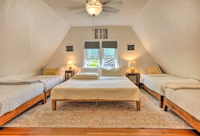 The Old Mccullough Home W/ Rooftop Deck, View