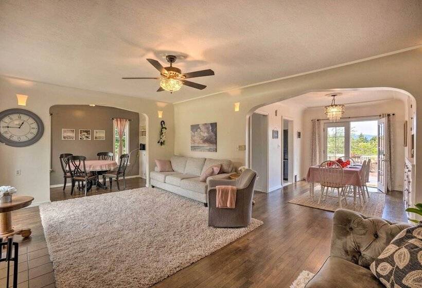 The Old Mccullough Home W/ Rooftop Deck, View