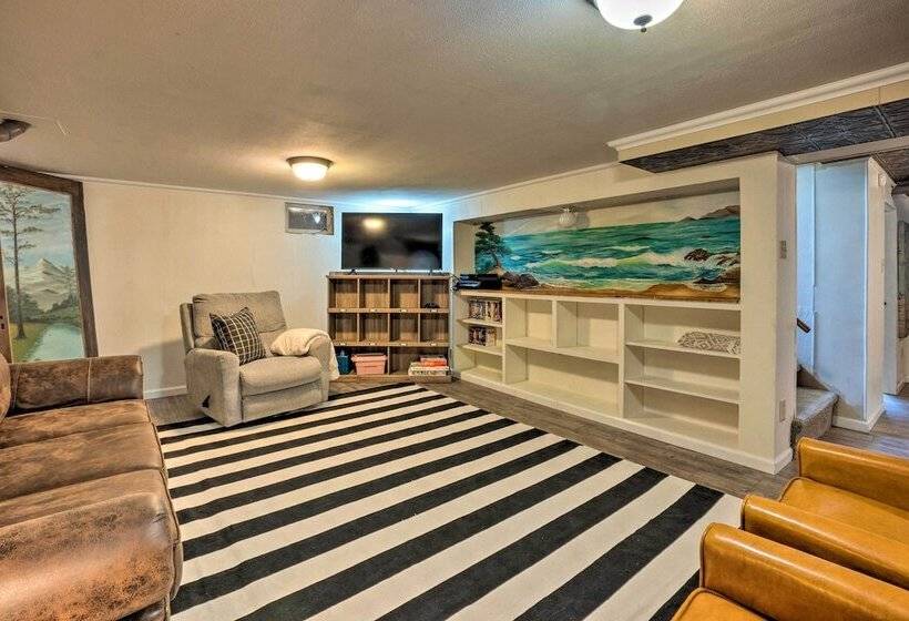 The Old Mccullough Home W/ Rooftop Deck, View