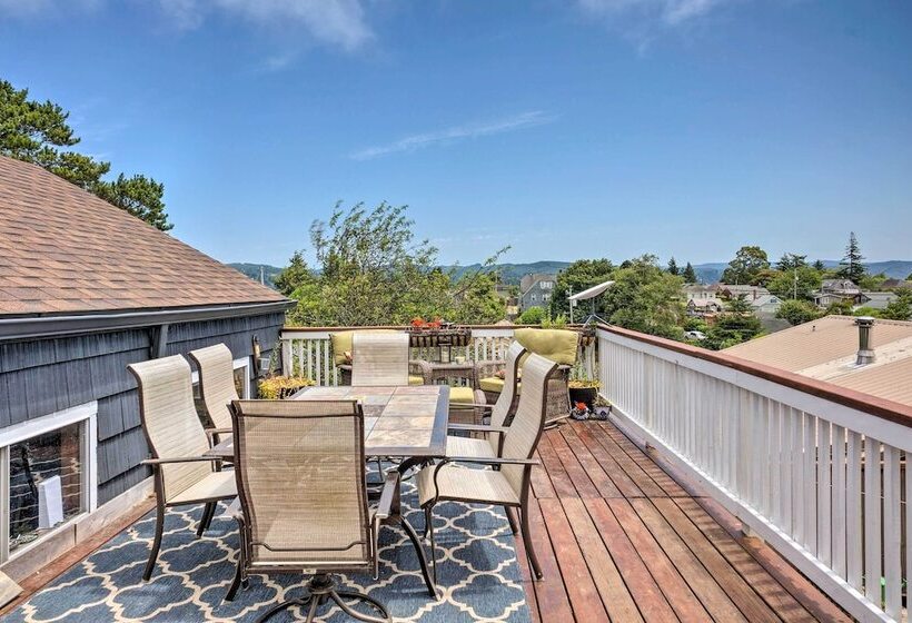 The Old Mccullough Home W/ Rooftop Deck, View