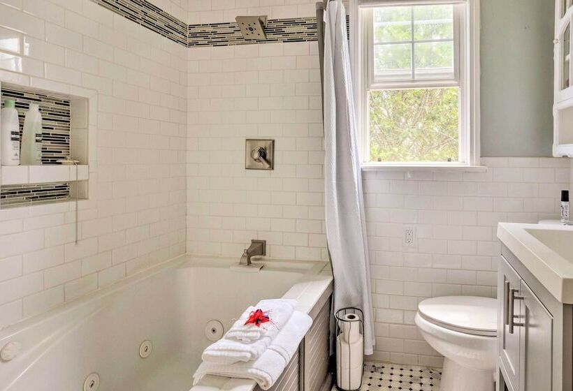 The Old Mccullough Home W/ Rooftop Deck, View