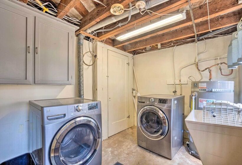 The Old Mccullough Home W/ Rooftop Deck, View