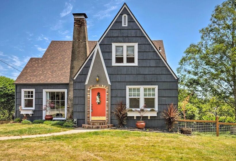 The Old Mccullough Home W/ Rooftop Deck, View