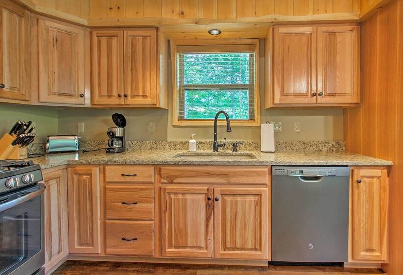 Timber Home: Walk To Slopes & N Conway Shops!