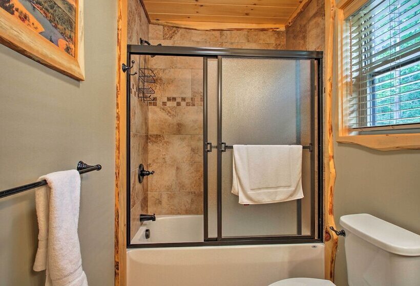 Timber Home: Walk To Slopes & N Conway Shops!