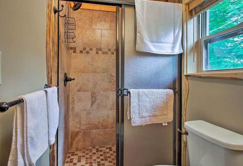 Timber Home: Walk To Slopes & N Conway Shops!