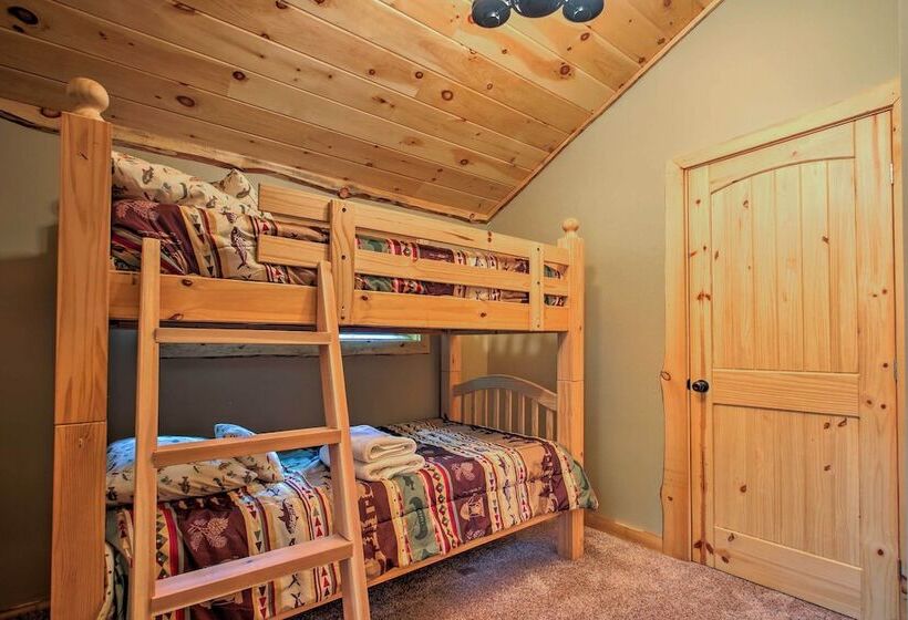 Timber Home: Walk To Slopes & N Conway Shops!
