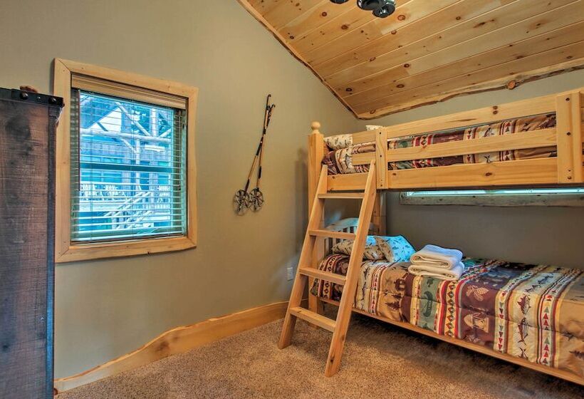 Timber Home: Walk To Slopes & N Conway Shops!