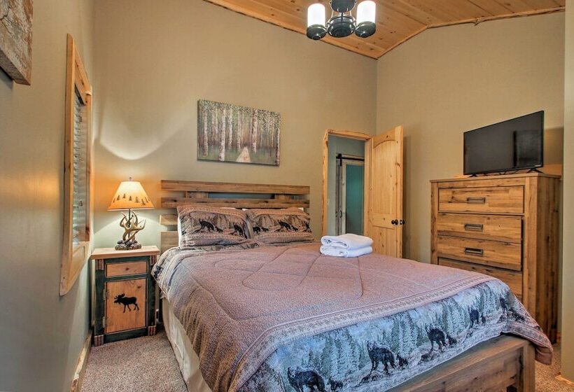 Timber Home: Walk To Slopes & N Conway Shops!