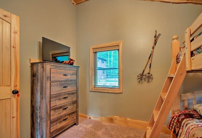 Timber Home: Walk To Slopes & N Conway Shops!