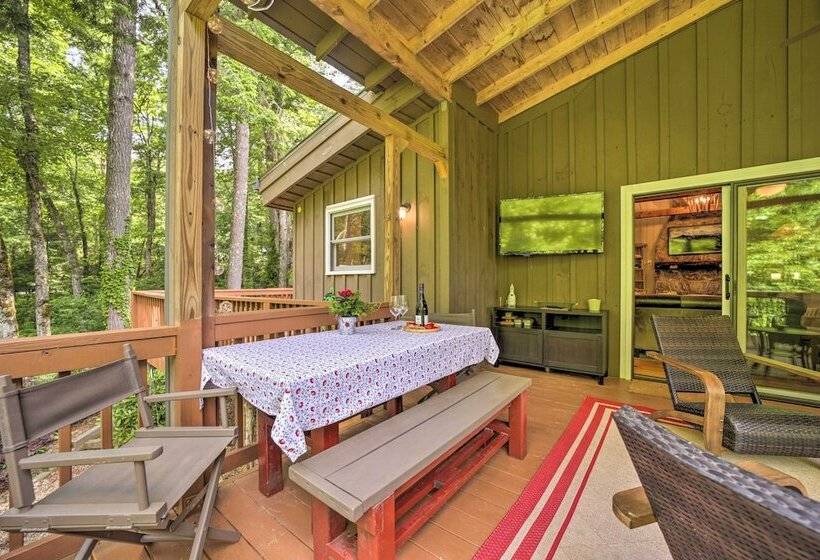 Tranquil Highlands Cottage With Fire Pit & Stream!