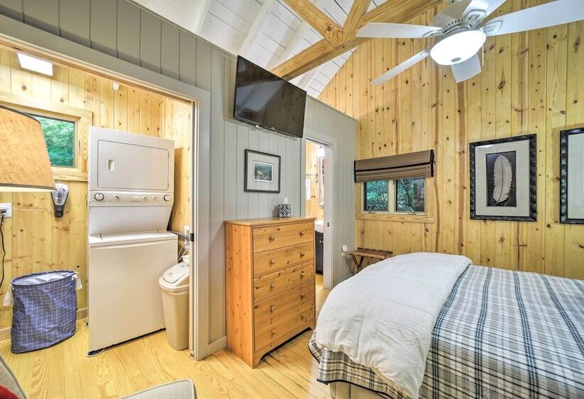 Tranquil Highlands Cottage With Fire Pit & Stream!