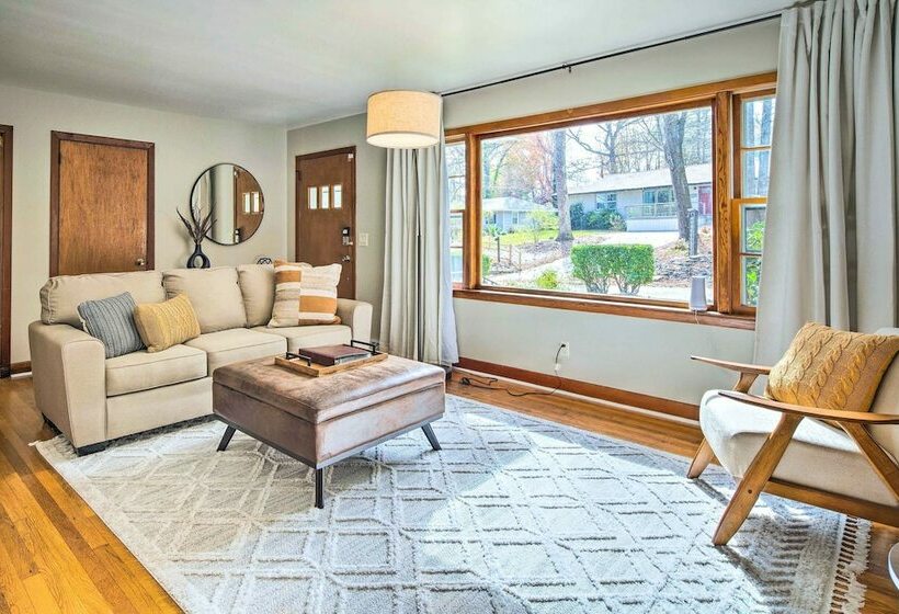 Lovely Hendersonville Home, Near Parks!