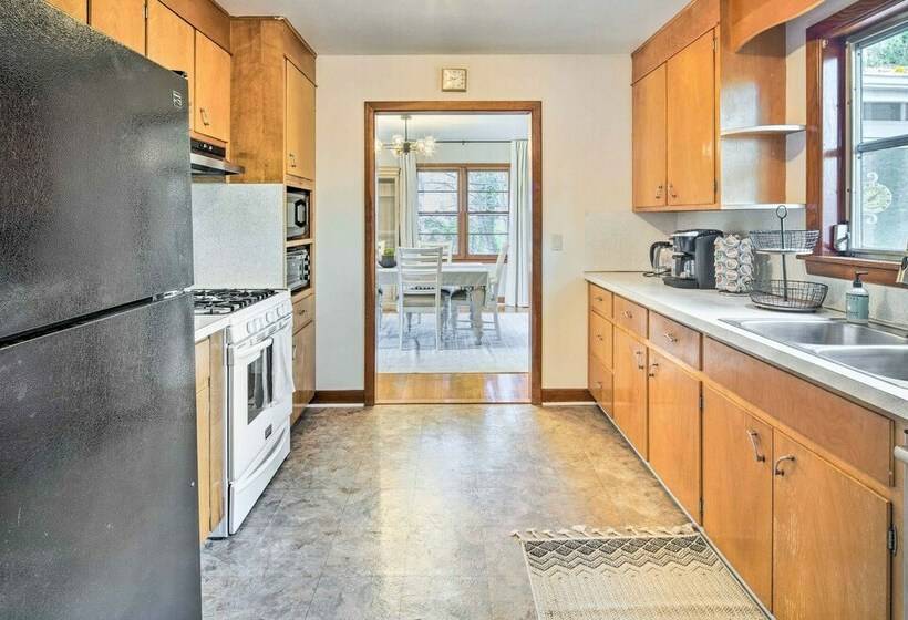 Lovely Hendersonville Home, Near Parks!