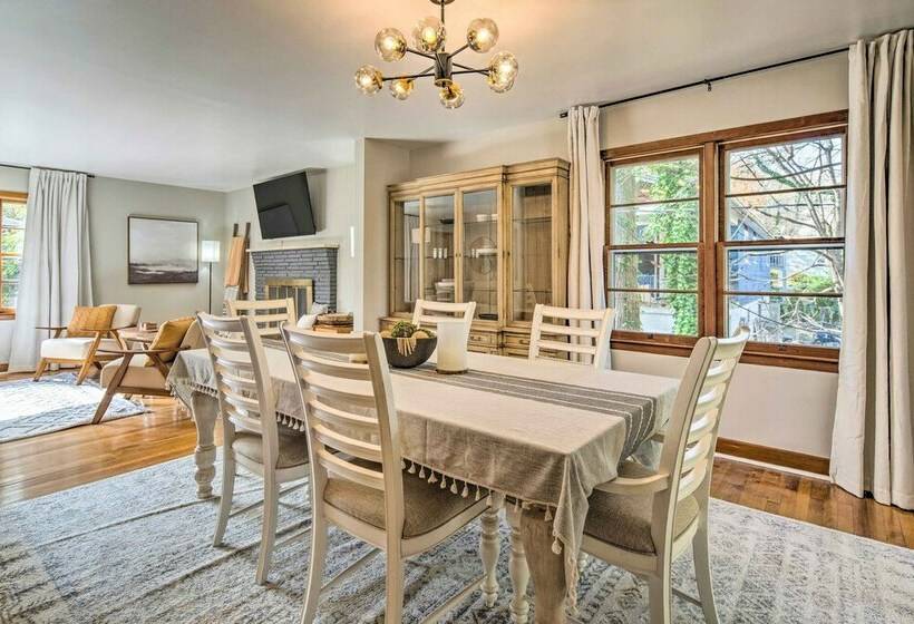 Lovely Hendersonville Home, Near Parks!