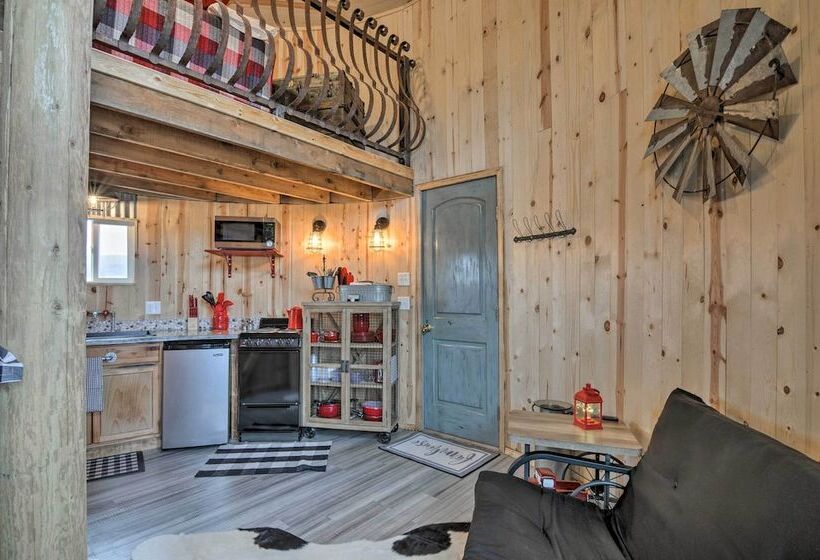 Unique Utah Tin Cabin W/ Mountain Views!