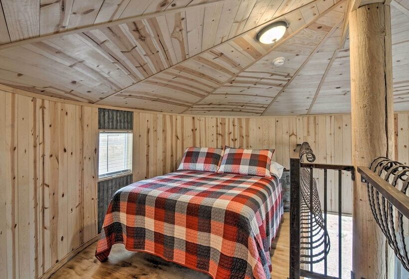 Unique Utah Tin Cabin W/ Mountain Views!