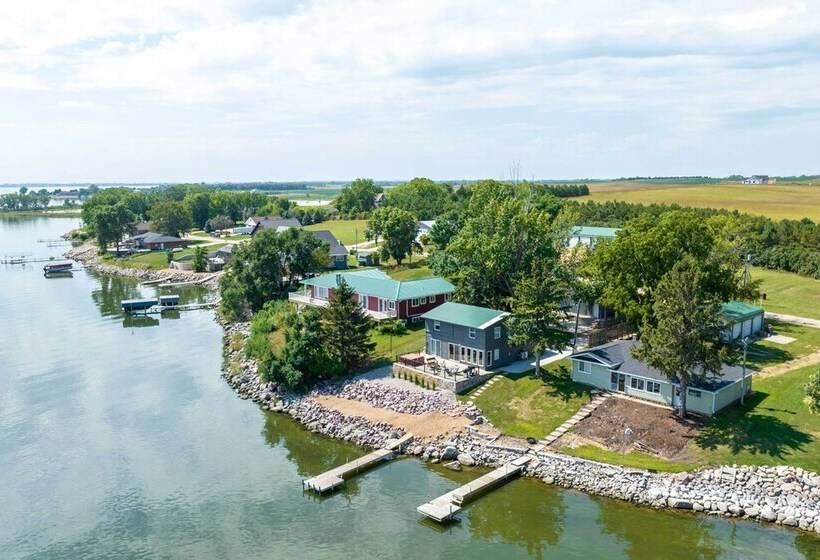 Lakefront Cabin W/ Hot Tub & Patio In Lake Norden