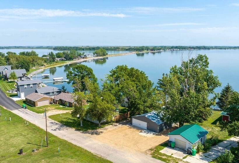 Lakefront Cabin W/ Hot Tub & Patio In Lake Norden