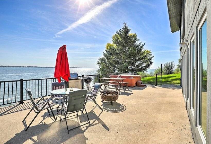 Lakefront Cabin W/ Hot Tub & Patio In Lake Norden
