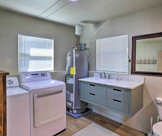 Lakefront Cabin W/ Hot Tub & Patio In Lake Norden