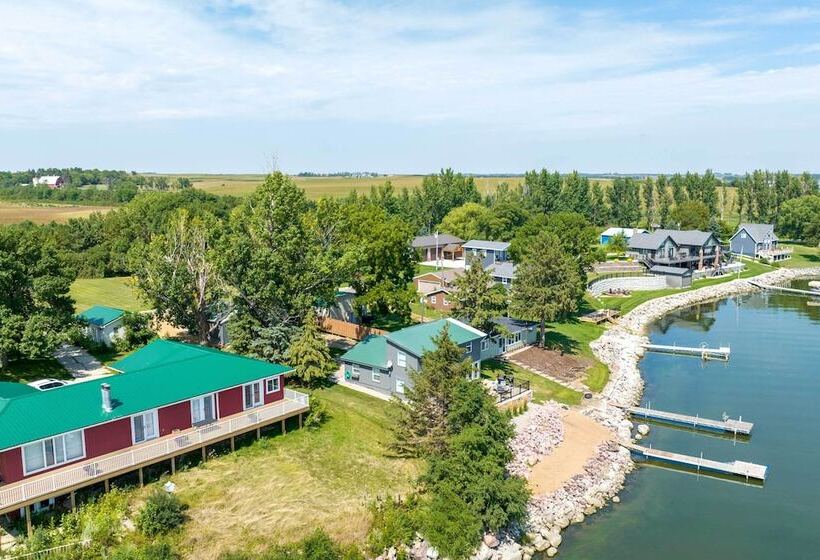 Lakefront Cabin W/ Hot Tub & Patio In Lake Norden