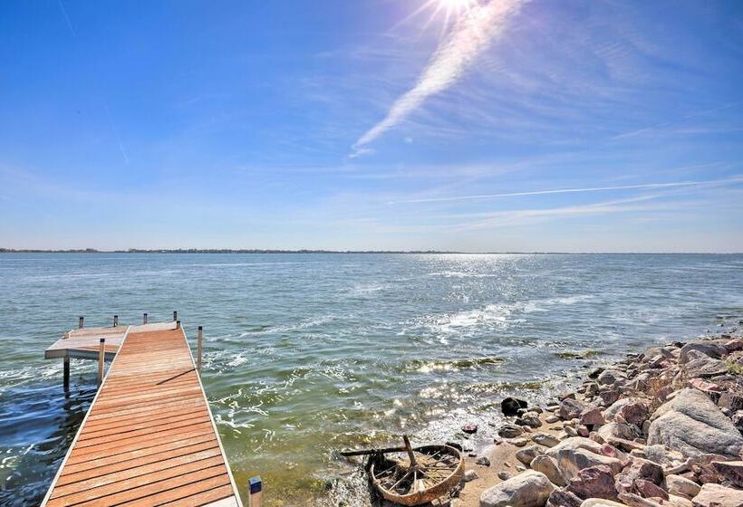 Lakefront Cabin W/ Hot Tub & Patio In Lake Norden