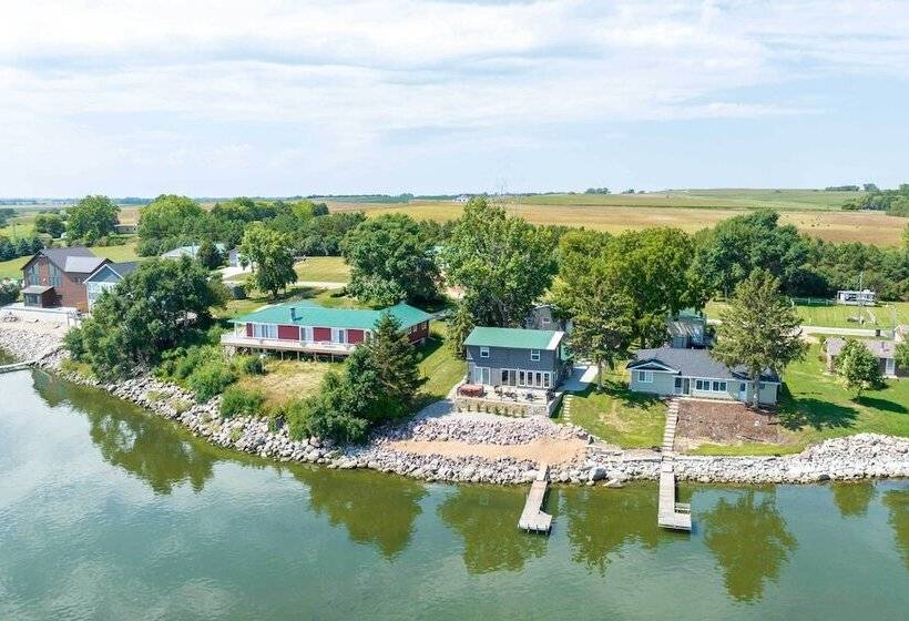 Lakefront Cabin W/ Hot Tub & Patio In Lake Norden