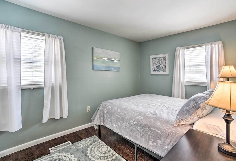 Updated Home In The Heart Of Saratoga Springs