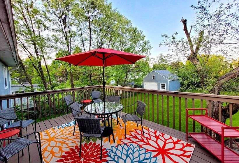 Updated Home In The Heart Of Saratoga Springs