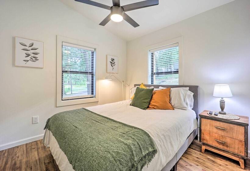 Updated Lakefront Cabin W/ Deck & Boat Dock!