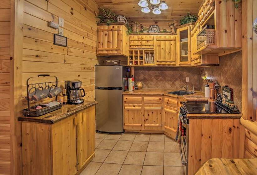 Updated Manistique Log Cabin, Yard & Fire Pit