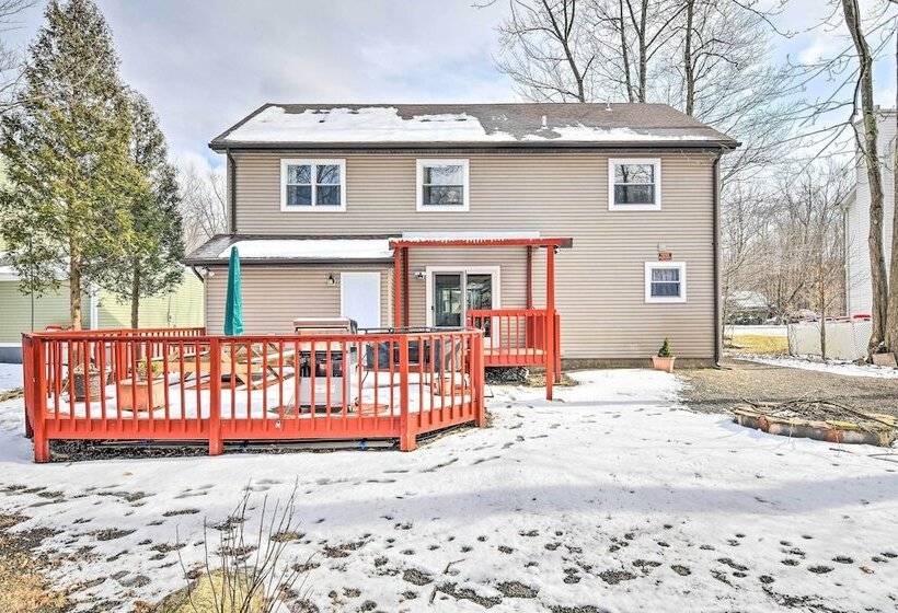 Updated Tobyhanna Home: Family & Pet Friendly