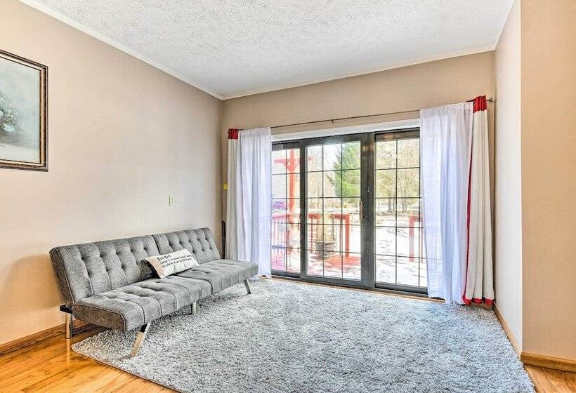 Updated Tobyhanna Home: Family & Pet Friendly