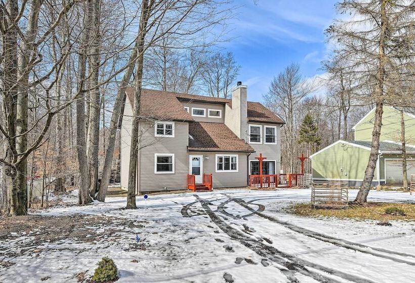 Updated Tobyhanna Home: Family & Pet Friendly
