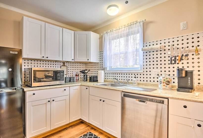 Updated Tobyhanna Home: Family & Pet Friendly