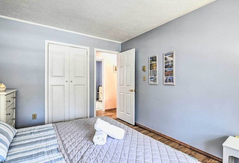 Updated Tobyhanna Home: Family & Pet Friendly