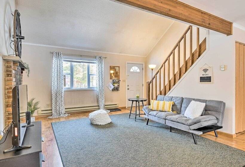 Updated Tobyhanna Home: Family & Pet Friendly