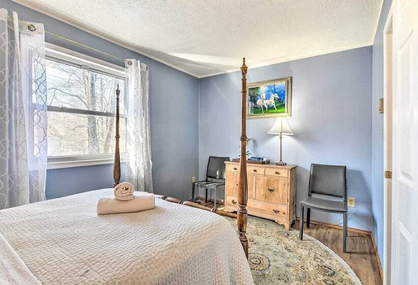 Updated Tobyhanna Home: Family & Pet Friendly