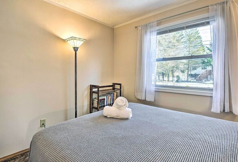 Updated Tobyhanna Home: Family & Pet Friendly