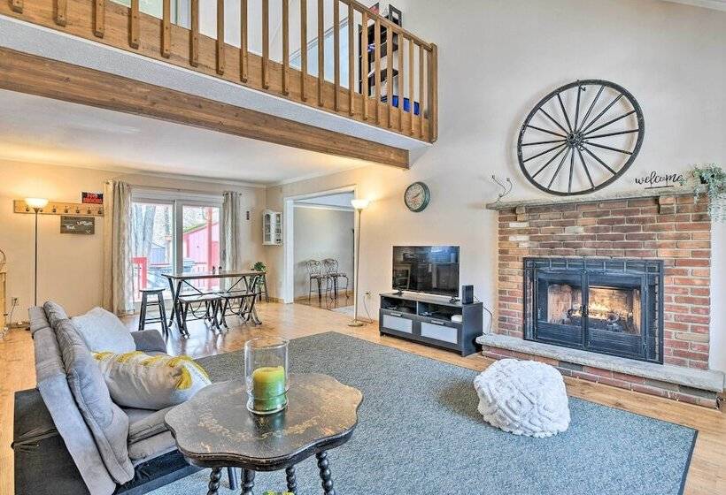 Updated Tobyhanna Home: Family & Pet Friendly