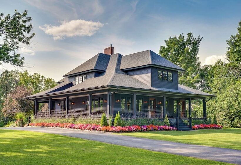 Upscale Arts + Crafts Bungalow W/ Yard, Pool!